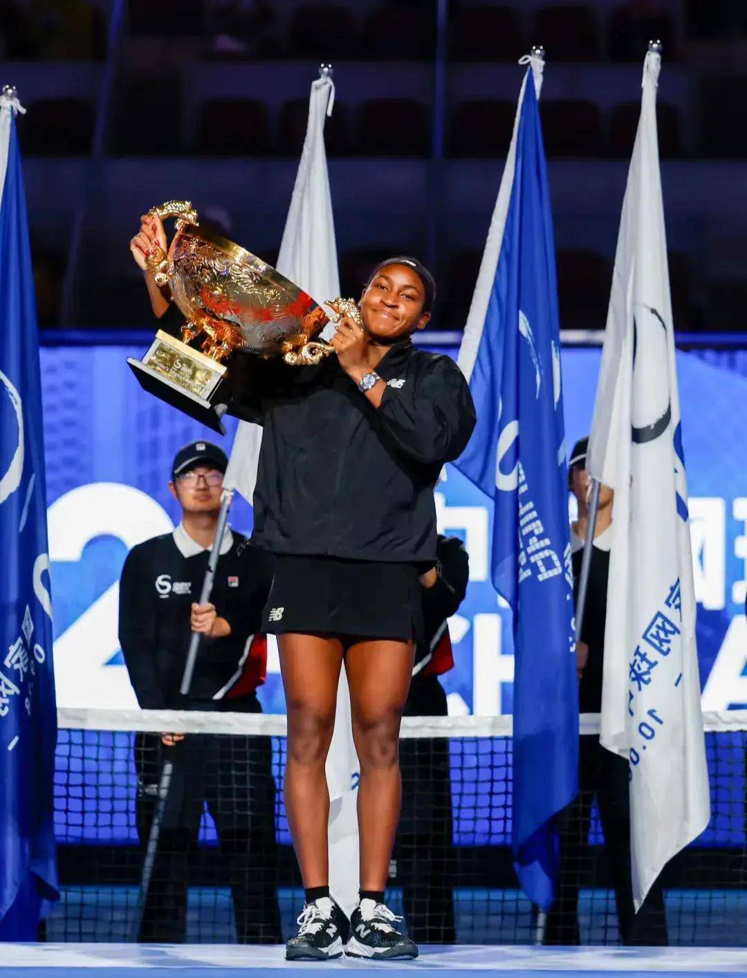 他就展示出 他就展示出